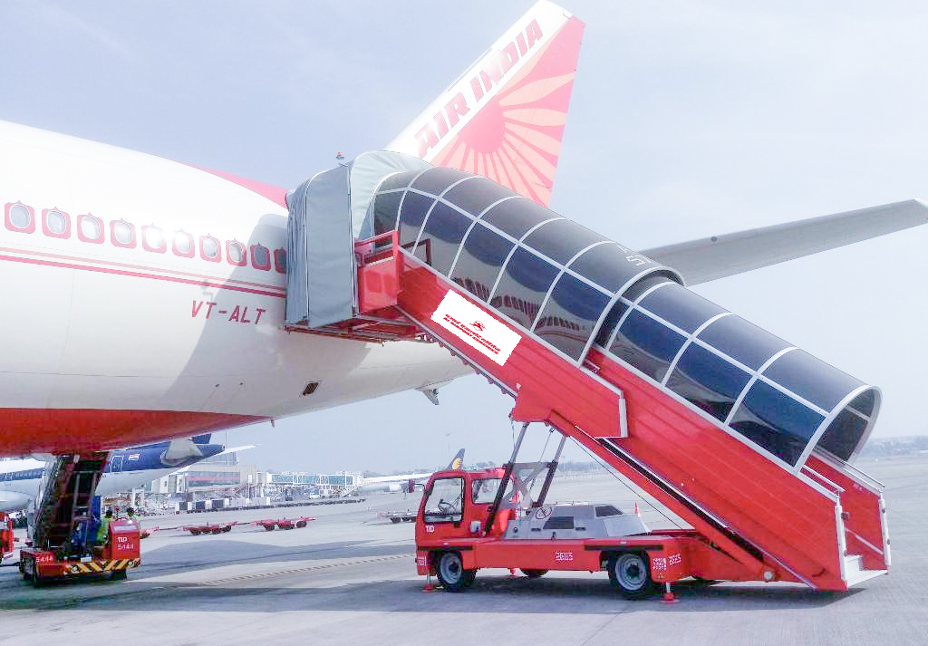 Motorised Step Ladder – Docked on B777